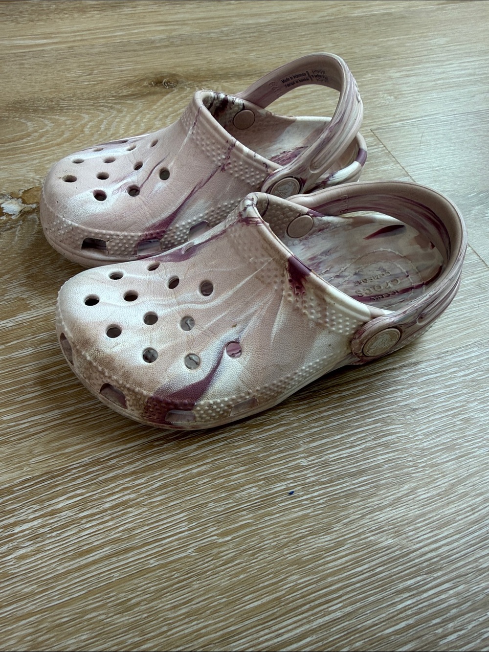 Pink Marble Crocs Size 9 Toddler - Picture 2 of 4